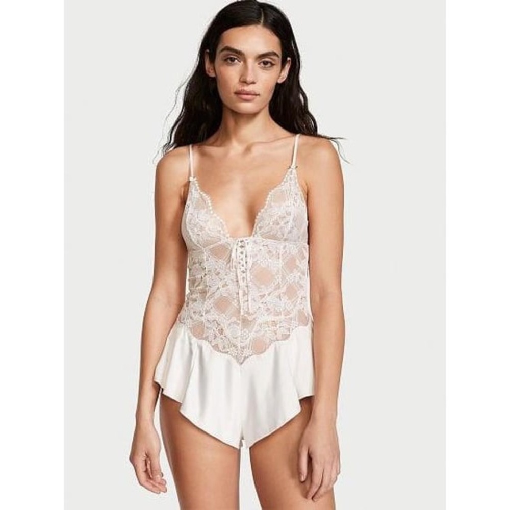 Victoria’s Secret Lace Flutter Romper Coconut White S NWT